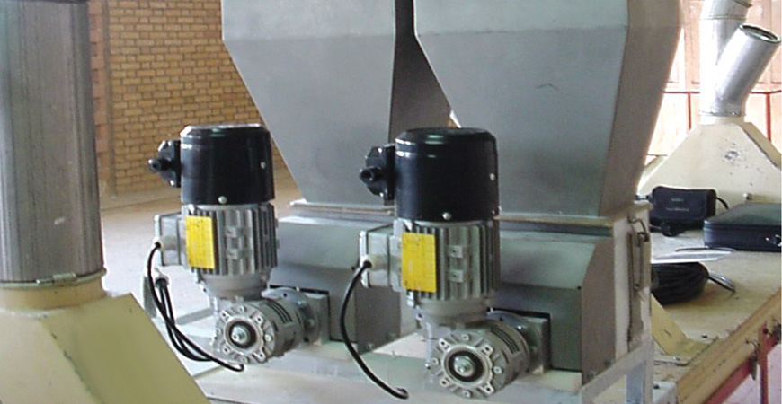 Loss-In-Weight Screw Feeders DCC - 3